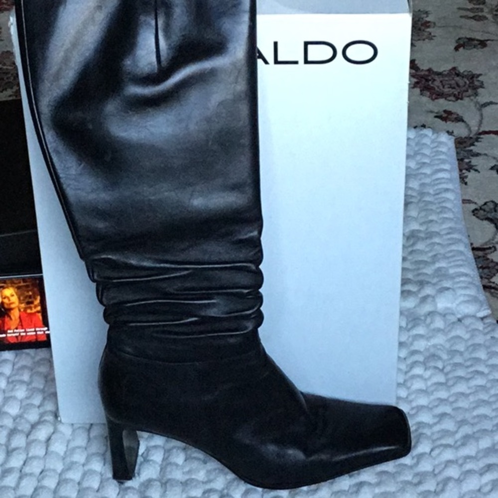 Nine West black size 8 1/2 boot